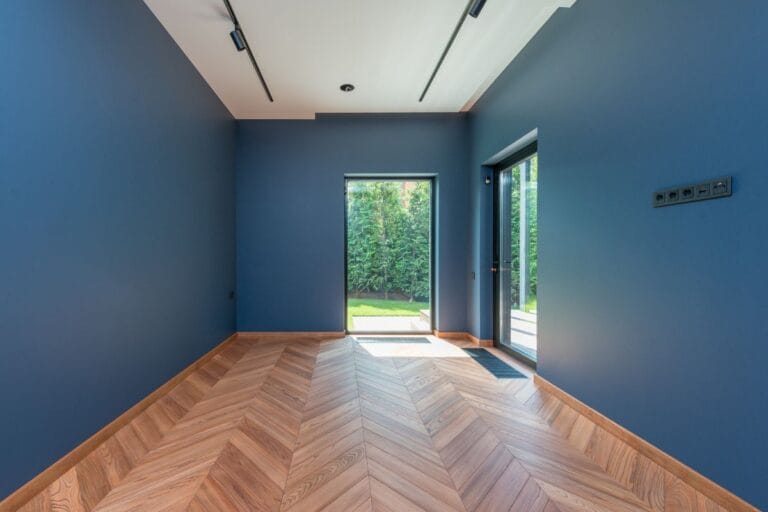 Well-ventilated blue room with an open door, free of mould