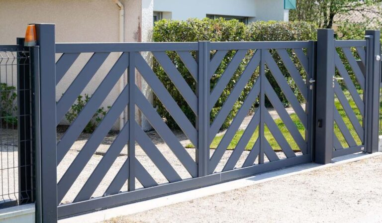 Graphite grey and silver main gate for a sleek entrance